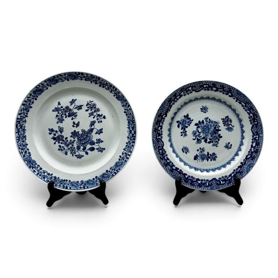 Twee 18e eeuwse blauw-witte Chinees porseleinen borden