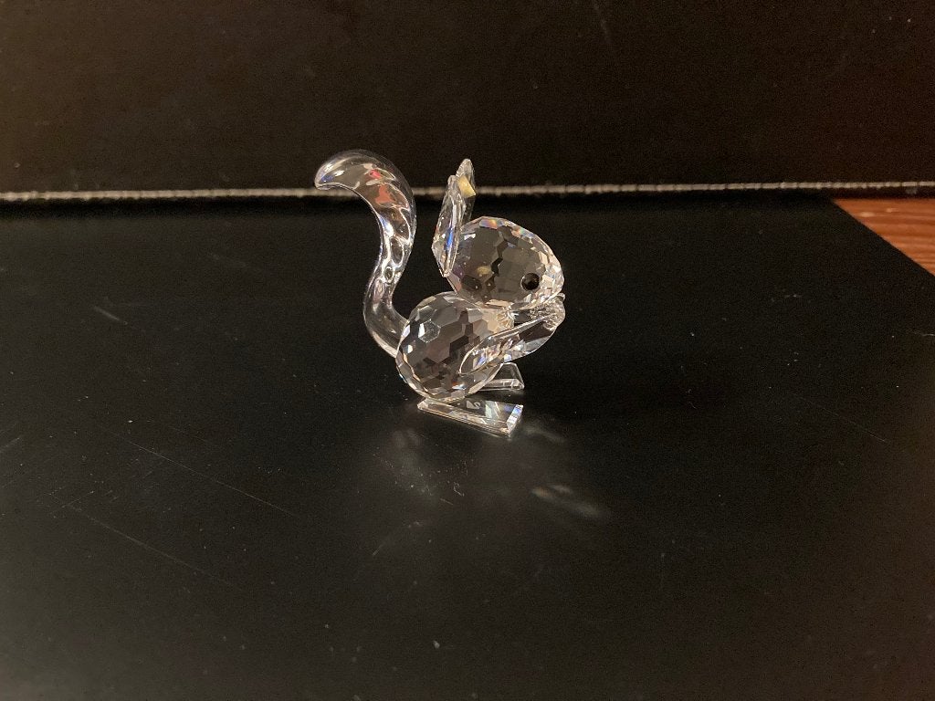 Swarovski Eekhoorn met noot, Verzamelen, Ophalen of Verzenden, Zo goed als nieuw, Figuurtje