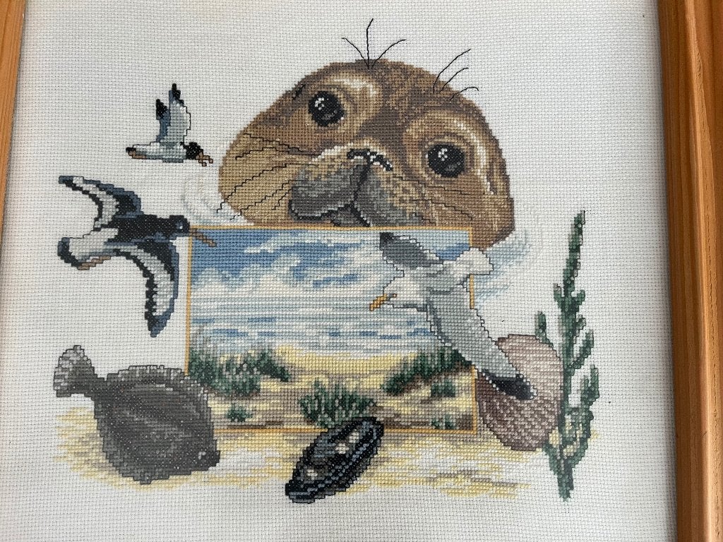 Mooi geborduurd"Dieren in de Waddenzee"(ingelijst), Ophalen of Verzenden, Zo goed als nieuw, Minder dan 50 cm, Schilderij