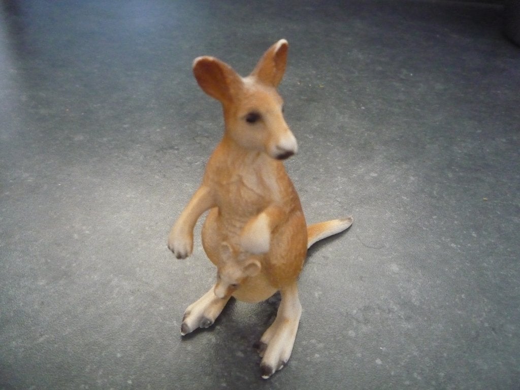 Schleich Kangoeroe met kleintje - Beeldje, Ophalen of Verzenden, Zo goed als nieuw, Wild dier, Beeldje of Figuurtje