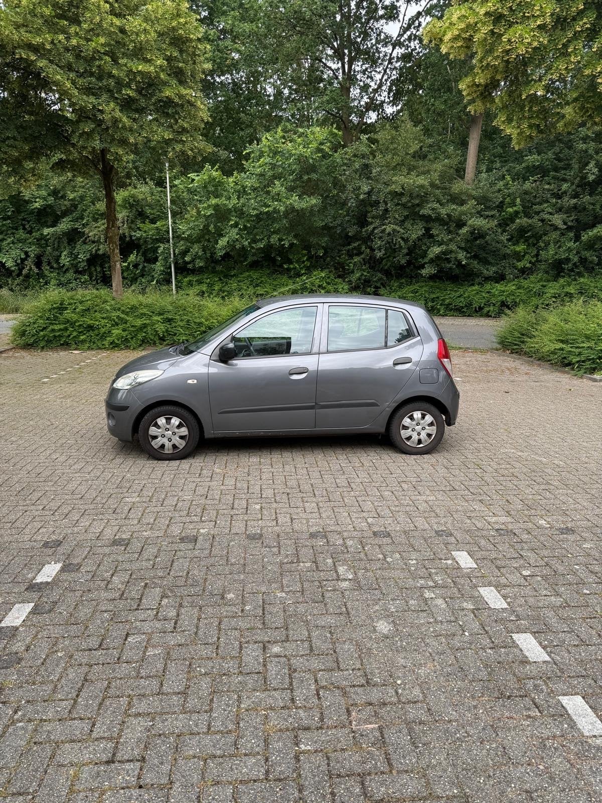 Hyundai i10 1.1 I 5DR 2010 Grijs, Auto's, 31 €/maand, 4 cilinders, 400 kg, Handgeschakeld