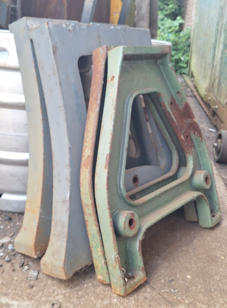 2 Gietijzeren onderstellen, Antiek en Kunst, Ophalen