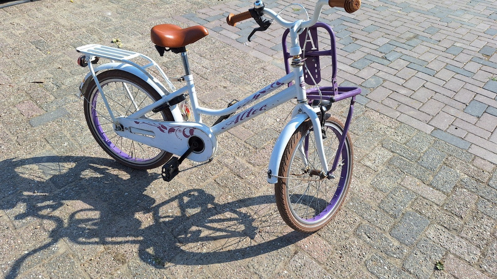 meisjes fiets met voorrek en bagagedrager, Ophalen, Altec, Gebruikt, Velgrem
