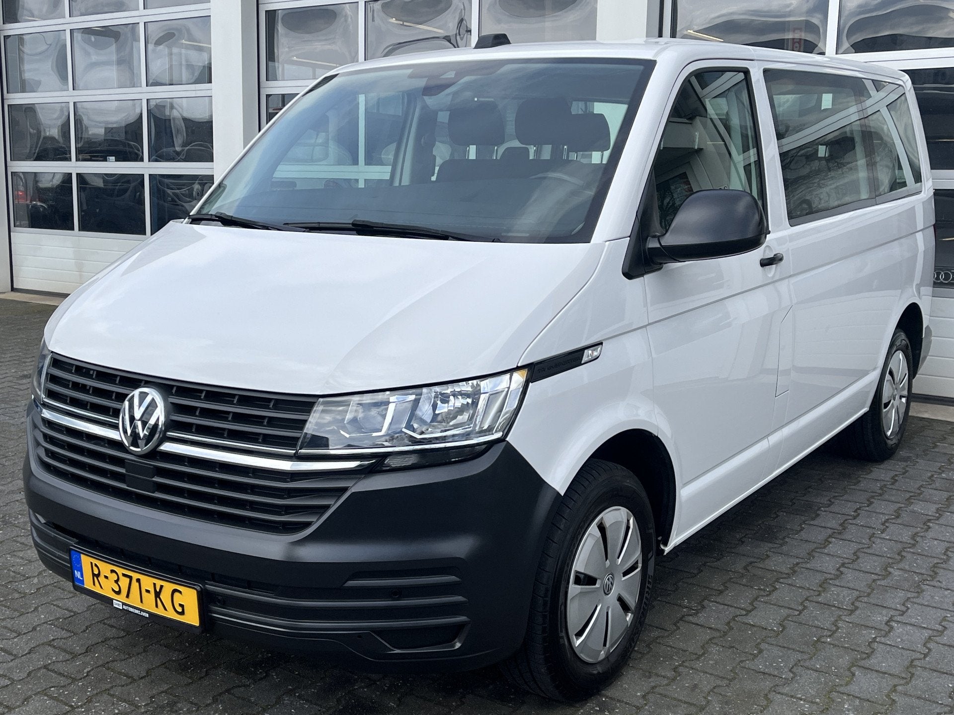 Volkswagen Transporter T6.1 Kombi 2.0 TDI L1H1-9-Persoons Ex, Auto's, Voorwielaandrijving, Lichtsensor, Stof, Gebruikt