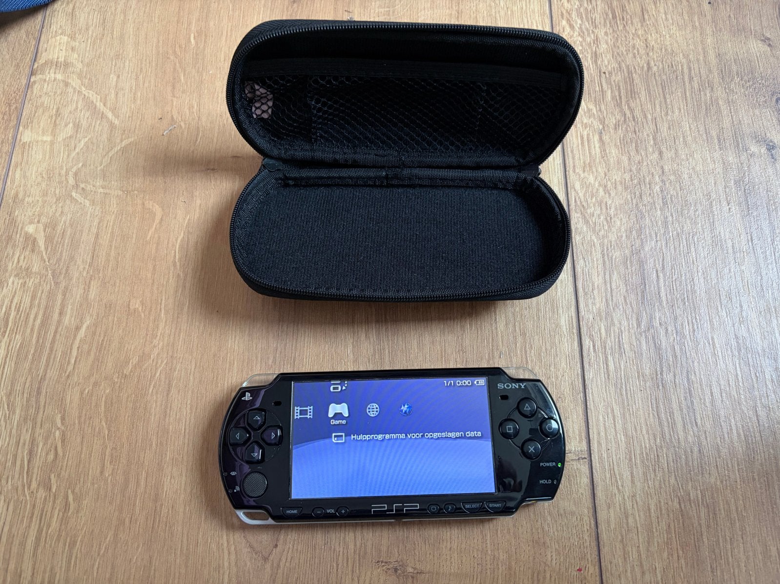 Sony PSP-2004 (PSP Slim) met hoesje, Spelcomputers en Games, Ophalen, Gebruikt, Zwart, PSP Slim