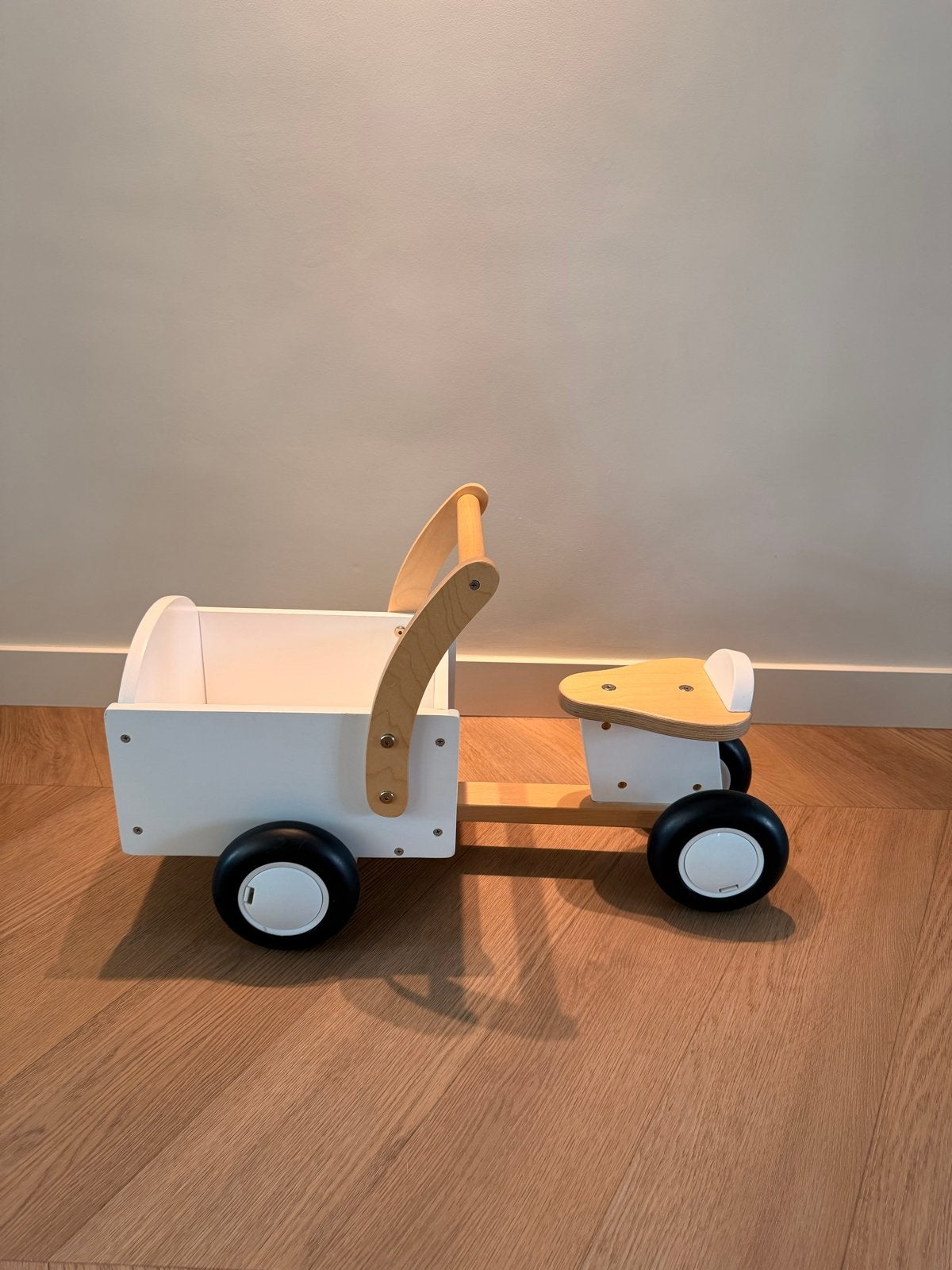Petite Amélie Houten bakfietsje - Wit/Naturel, Kinderen en Baby's, Ophalen, Zo goed als nieuw, Rij- of Hobbelspeelgoed