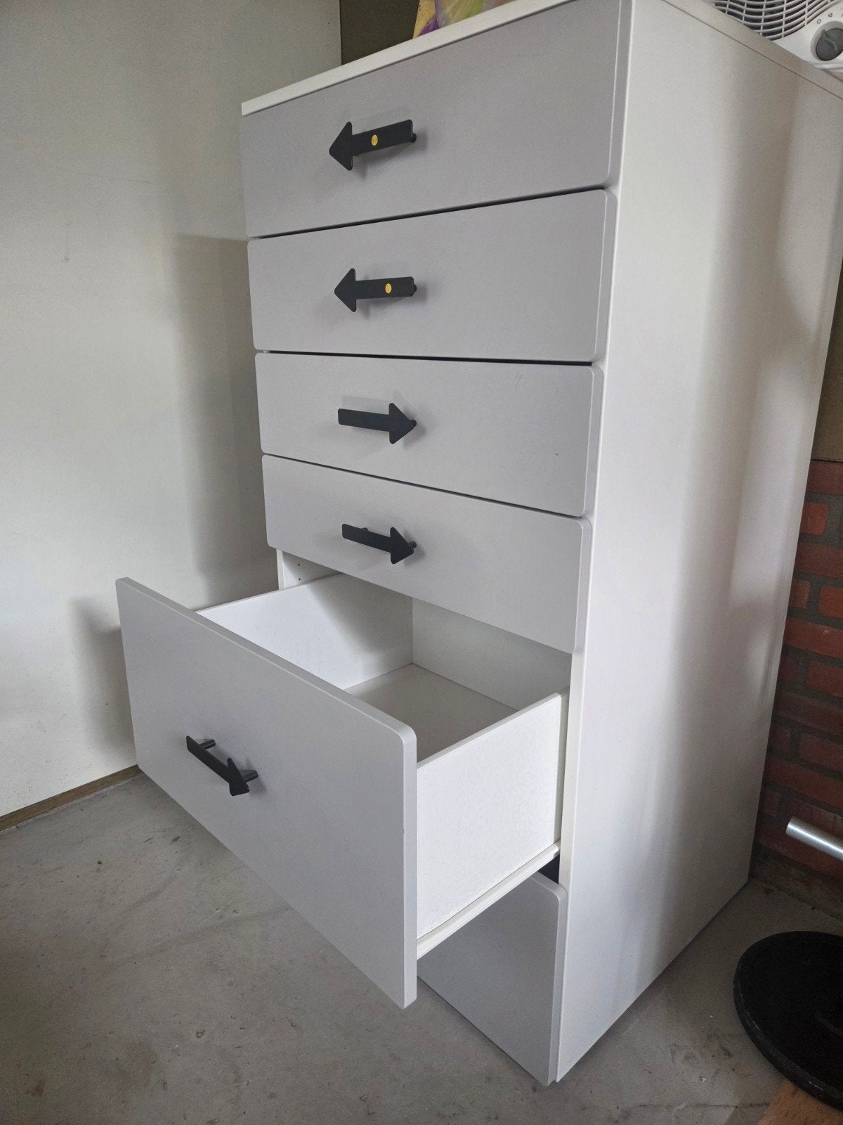 Ladekast met 5 laden - Grijs met pijlgrepen, Ophalen, Kunststof, Gebruikt, Modern, Speels