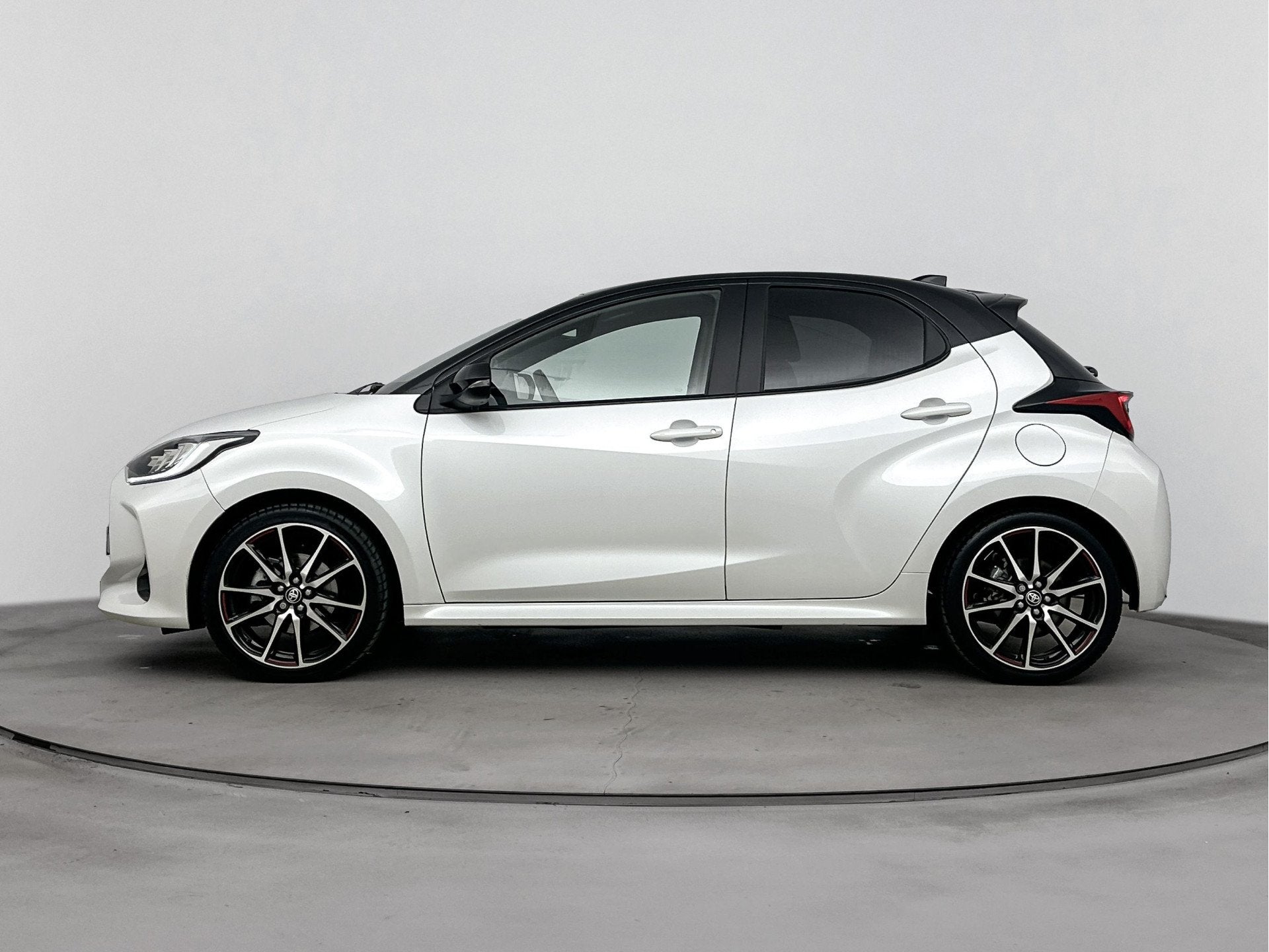 Toyota Yaris 1.5 Hybrid GR Sport | Stoelverwarming | HUD | K, Auto's, Toyota, 12 maanden, 450 kg, Gebruikt, 1490 cc