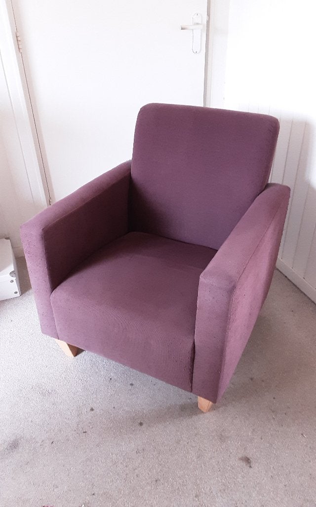 Fauteuil  kleur aubergine, lichtgrenen pootjes, Huis en Inrichting, Fauteuils, Ophalen, Gebruikt, Minder dan 75 cm, Stof
