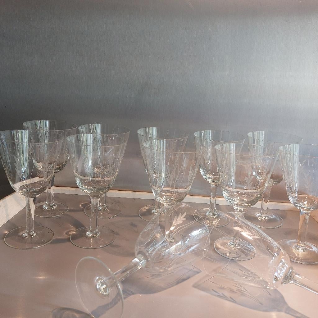 brocante Franse rode wijnglazen met bladgravure en streepjes, Ophalen of Verzenden
