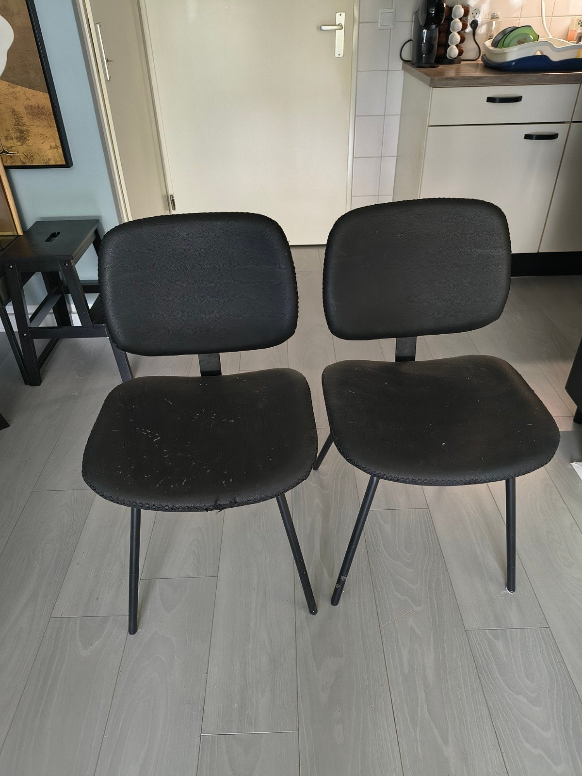 Twee zwarte eetkamerstoelen, Huis en Inrichting, Stoelen, Ophalen, Gebruikt, Twee, Zwart