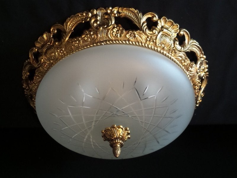 Plafonniére met matte facet glaskap en messing rand en rozet, Ophalen of Verzenden, Gebruikt, Glas, E27 (groot)