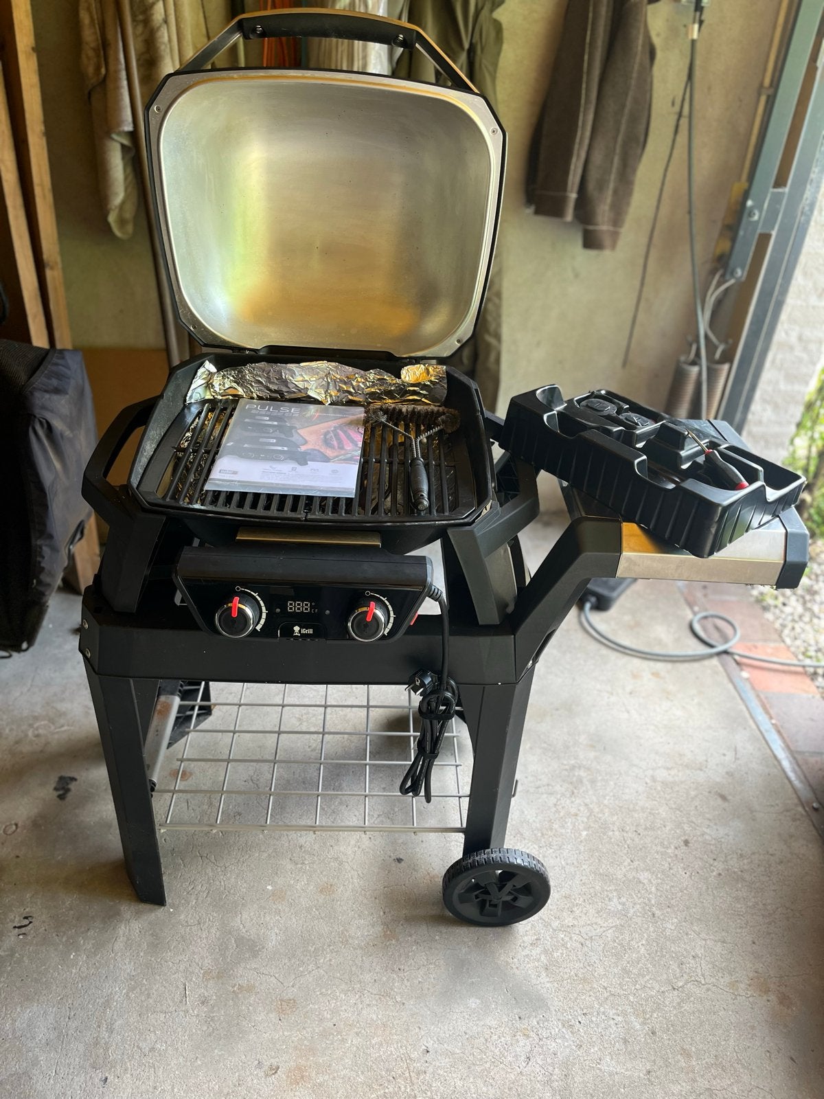 Weber Pulse 2000 elektrische barbecue met onderstel, Ophalen, Zo goed als nieuw