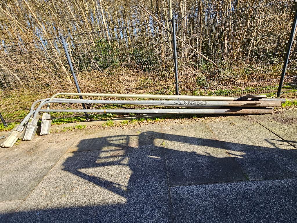 6 stuks gebruikte lichtmasten 5 meter, Ophalen of Verzenden, Gebruikt, 50 tot 200 watt, Lamp met armatuur