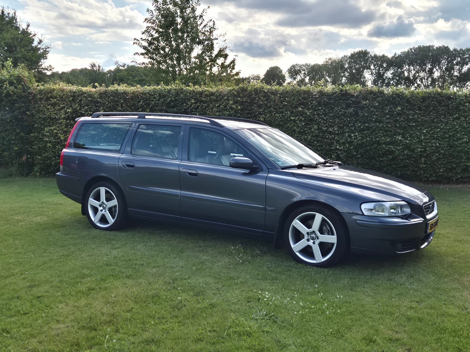 Handgeschakelde Volvo V70R AWD, Auto's, 1800 kg, Beige, Automatische klimaatregeling, 2521 cc
