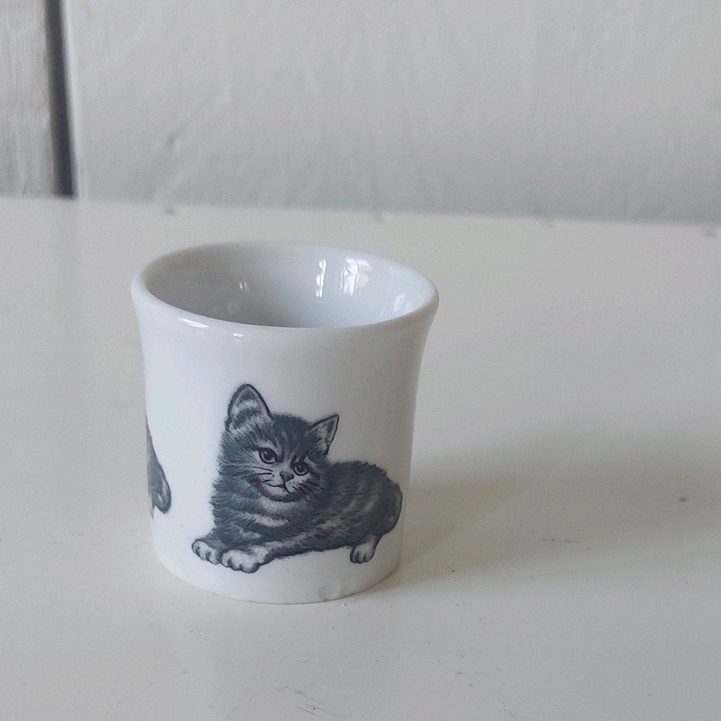 Vintage Eierdopje poes poezenmens kattencafe ei eihouder bnb, Huis en Inrichting, Keuken | Servies, Ophalen of Verzenden, Overige stijlen