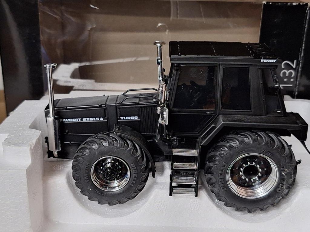 Fendt Favorit 626 LSA Turbo, Hobby en Vrije tijd, Modelauto's | 1:32, Zo goed als nieuw, Tractor of Landbouw, Schuco, Ophalen of Verzenden