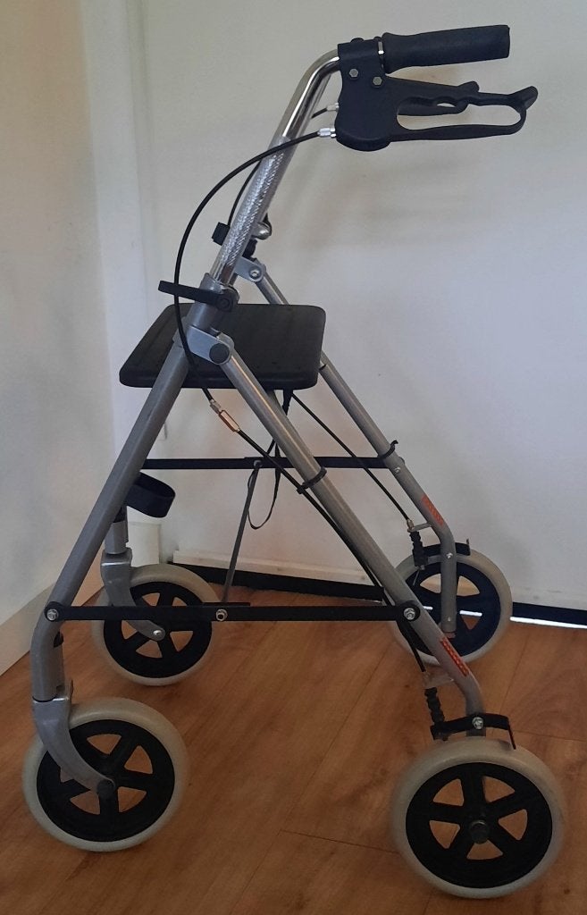 Rollator Merk: Drive Walking Aid Road ( 8.1 kg ), Diversen, Rollators, Zo goed als nieuw, Lichtgewicht, Opvouwbaar, Ophalen of Verzenden