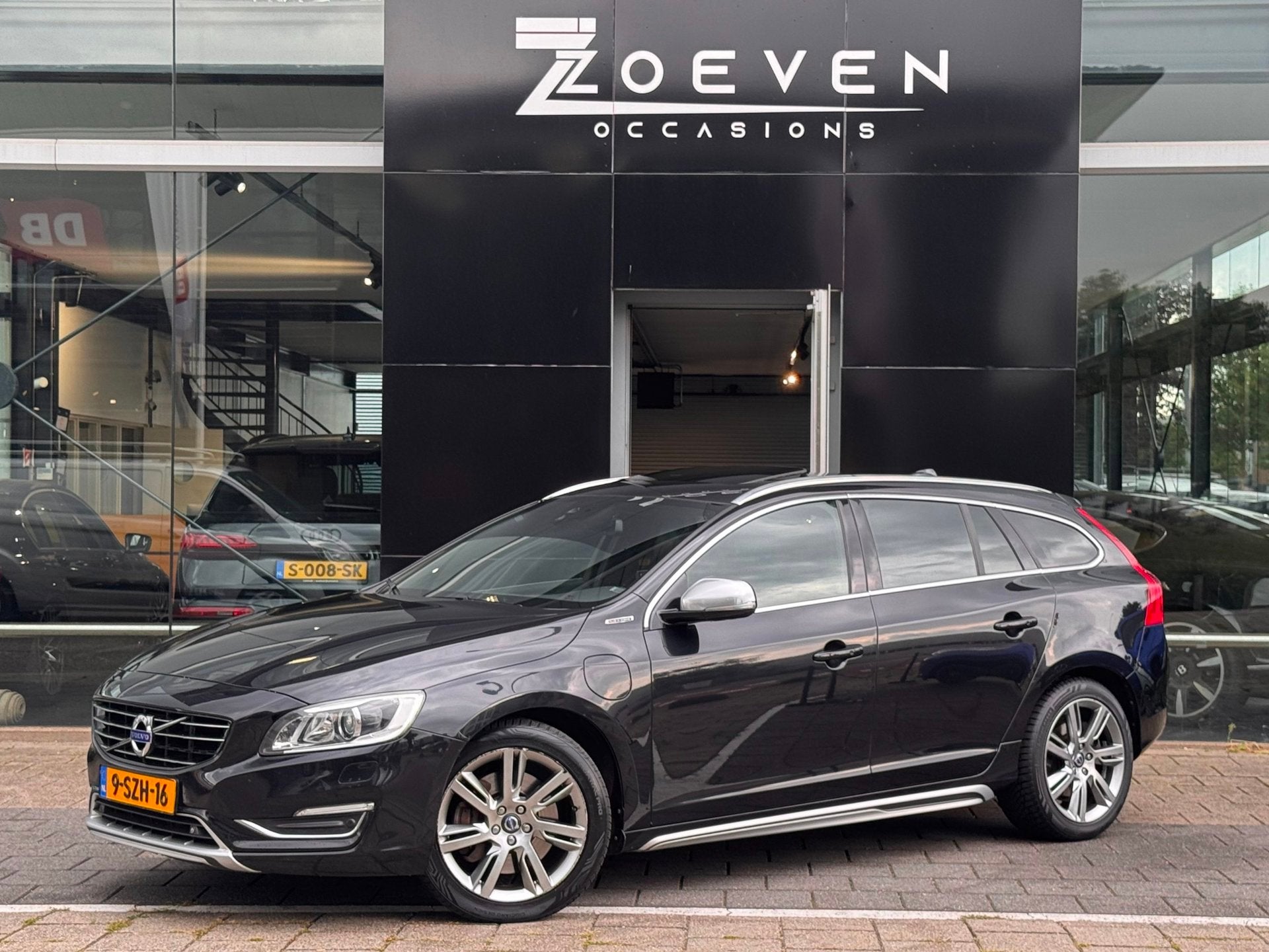 Volvo V60 Volvo V60 D6 AWD Plug-In Hybrid Summum | 285PK | A, Auto's, Automaat, Automatische klimaatregeling, Zwart, Vierwielaandrijving