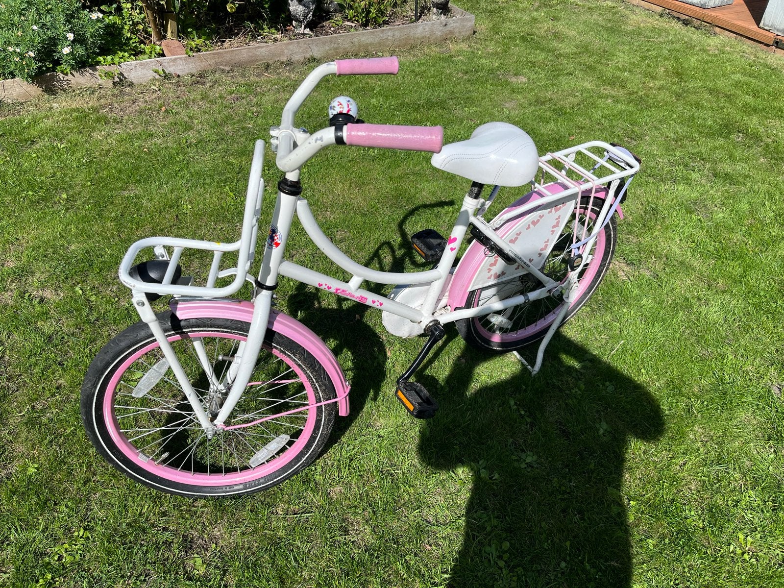 Leuke kinderfiets, wit met roze accenten en voordrager, Ophalen, Gebruikt, Terugtraprem, 20 inch of meer