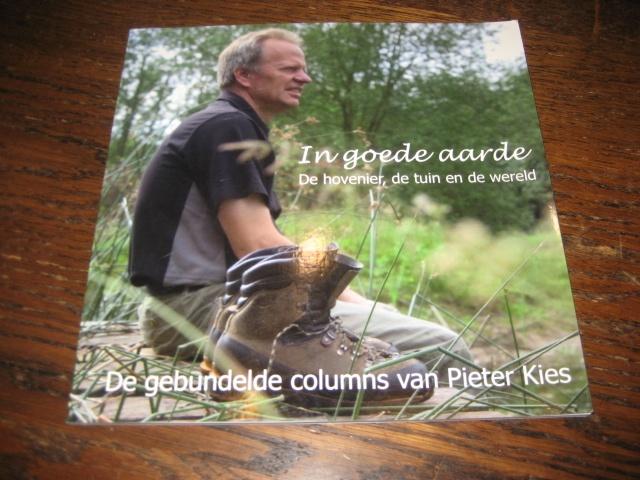 In goede aarde / de hovenier de tuin en de wereld, Boeken, Ophalen of Verzenden, Zo goed als nieuw, Nederland