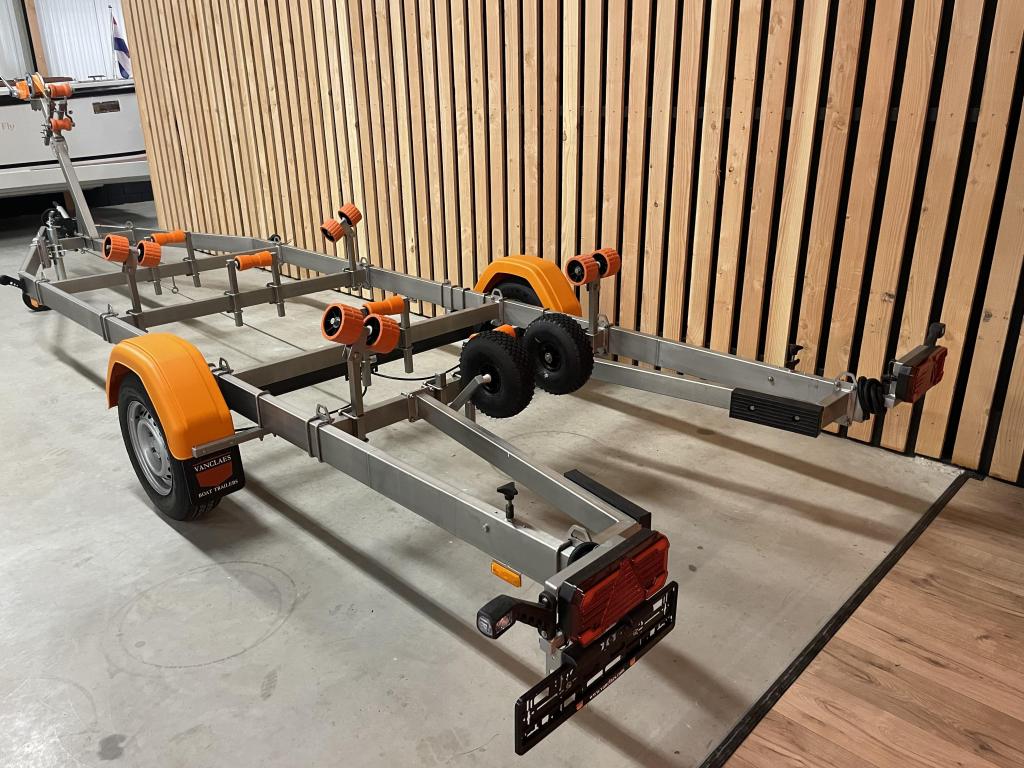 Nieuwe 'VANCLAES' 1350KG V-Bun TRAILER Tender Sloep Bun RVS, Watersport en Boten, Boottrailers, Nieuw