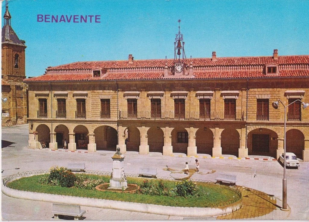 Spanje, Benavente met auto Renault 8, Ophalen of Verzenden, 1960 tot 1980, Gelopen, Spanje