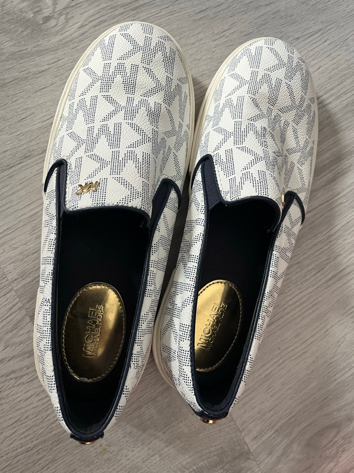 Michael Kors Instappers - Wit met MK-logo, Ophalen of Verzenden, Zo goed als nieuw, Wit, Instappers
