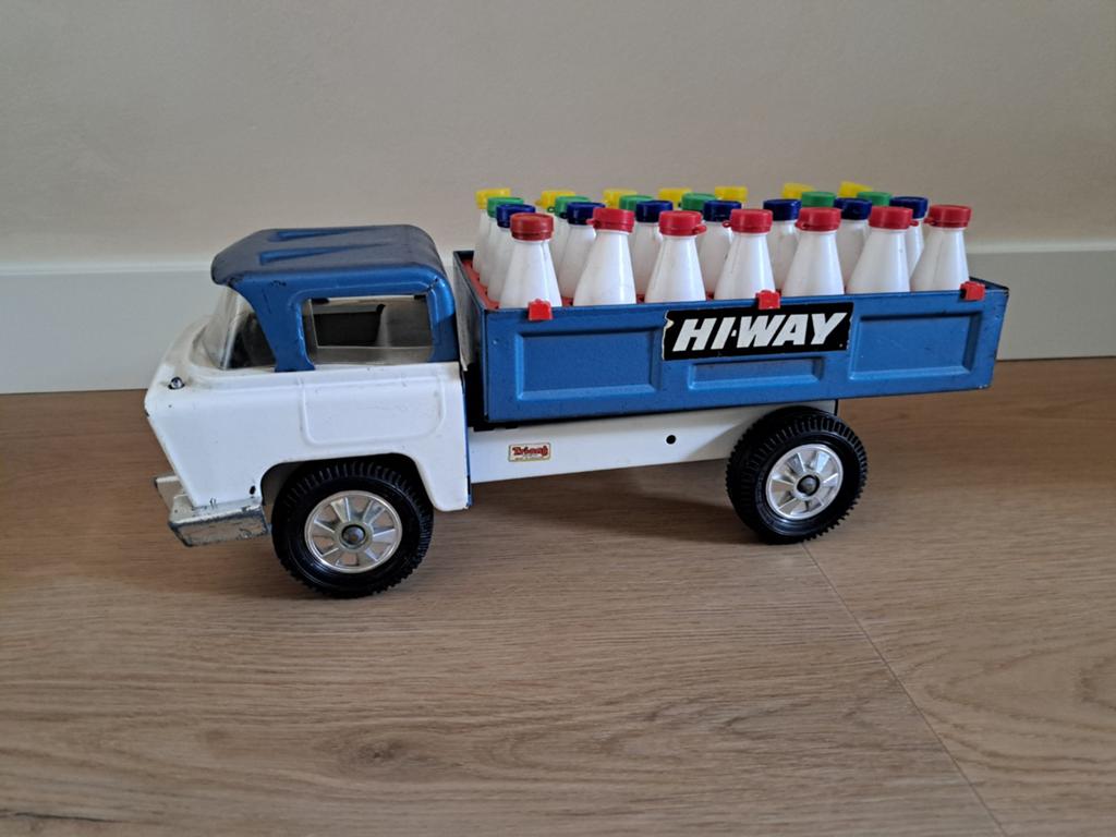 Oud speelgoed , blik metaal triang milk truck no japan, Ophalen of Verzenden