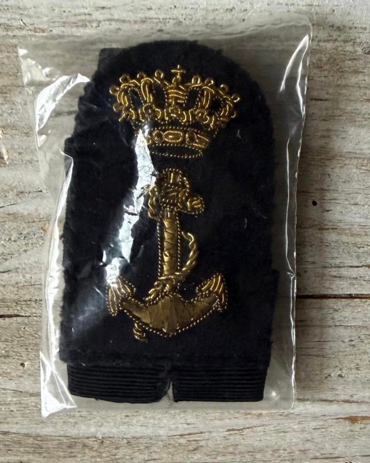 Marine Pet Embleem met Band -5, Verzamelen, Verzenden, Marine, Nederland, Embleem of Badge