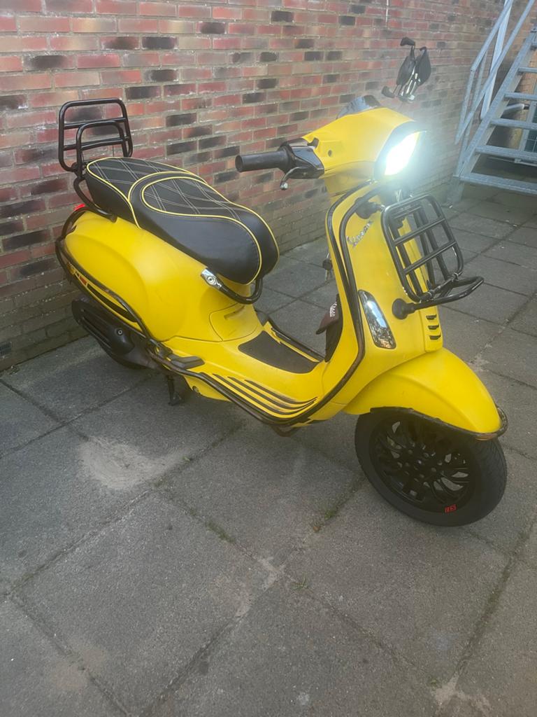 Vespa Sprint 2018 – 80cc | Unieke Gele Custom Look, Ophalen, Gebruikt, Overige modellen, Maximaal 45 km/u