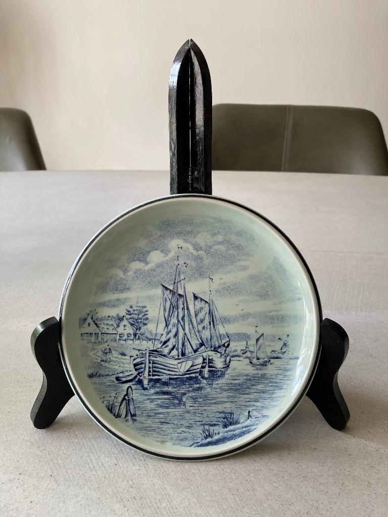 Antiek bord van Boch Belgium Delfts, Antiek en Kunst, Ophalen of Verzenden