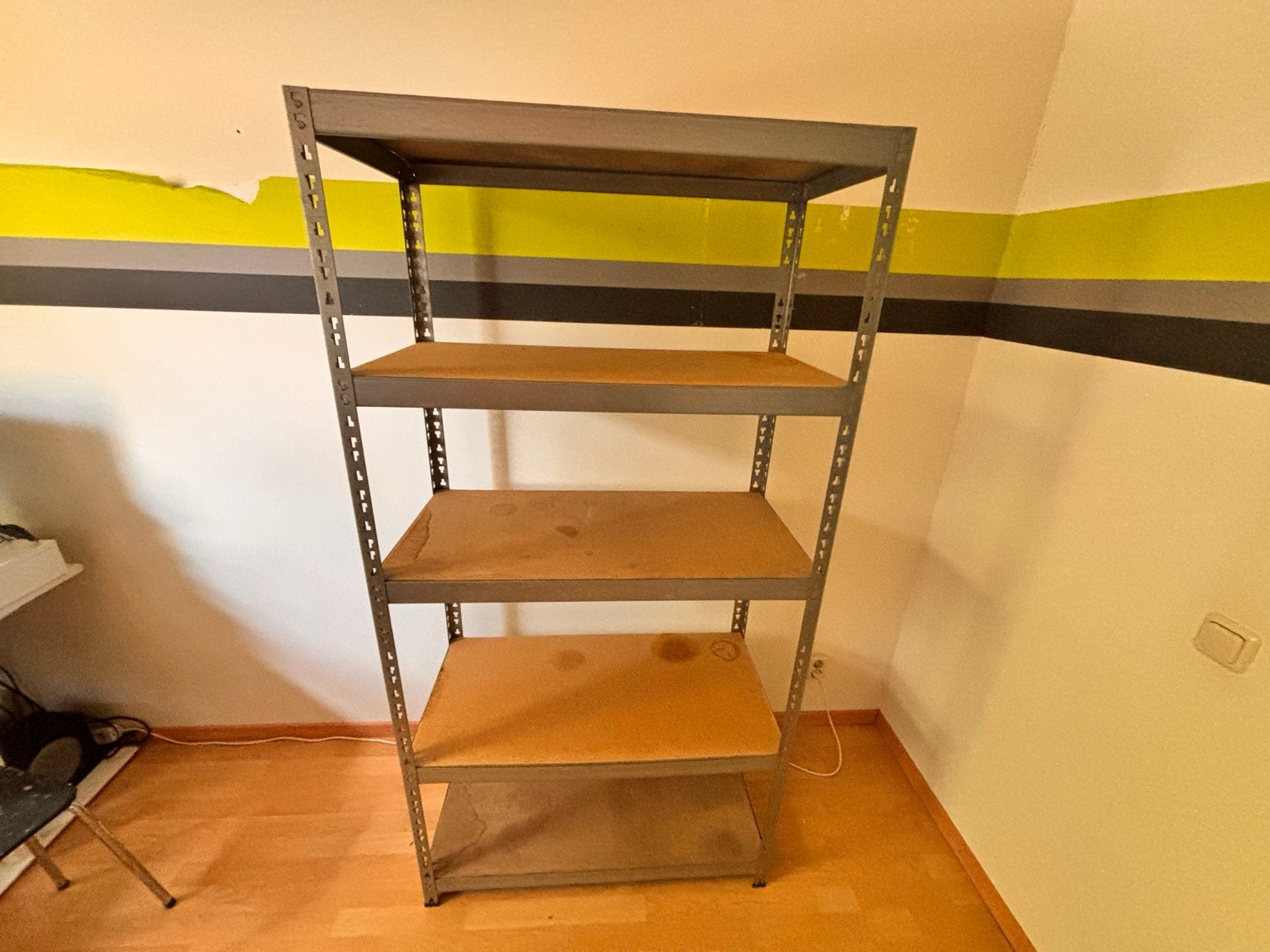 Gebruikte stellingkast met metalen frame en houten planken, Ophalen, Gebruikt