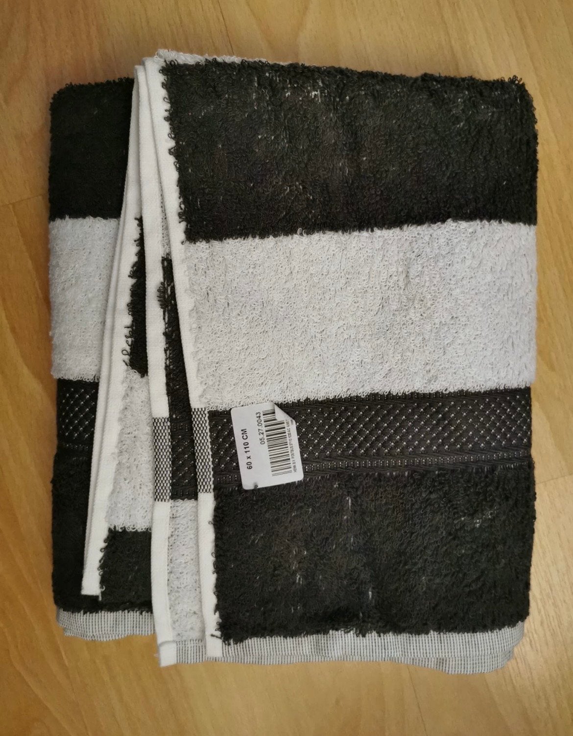 Nieuwe handdoek 60x110 cm, Ophalen of Verzenden, Nieuw, Zwart, Handdoek