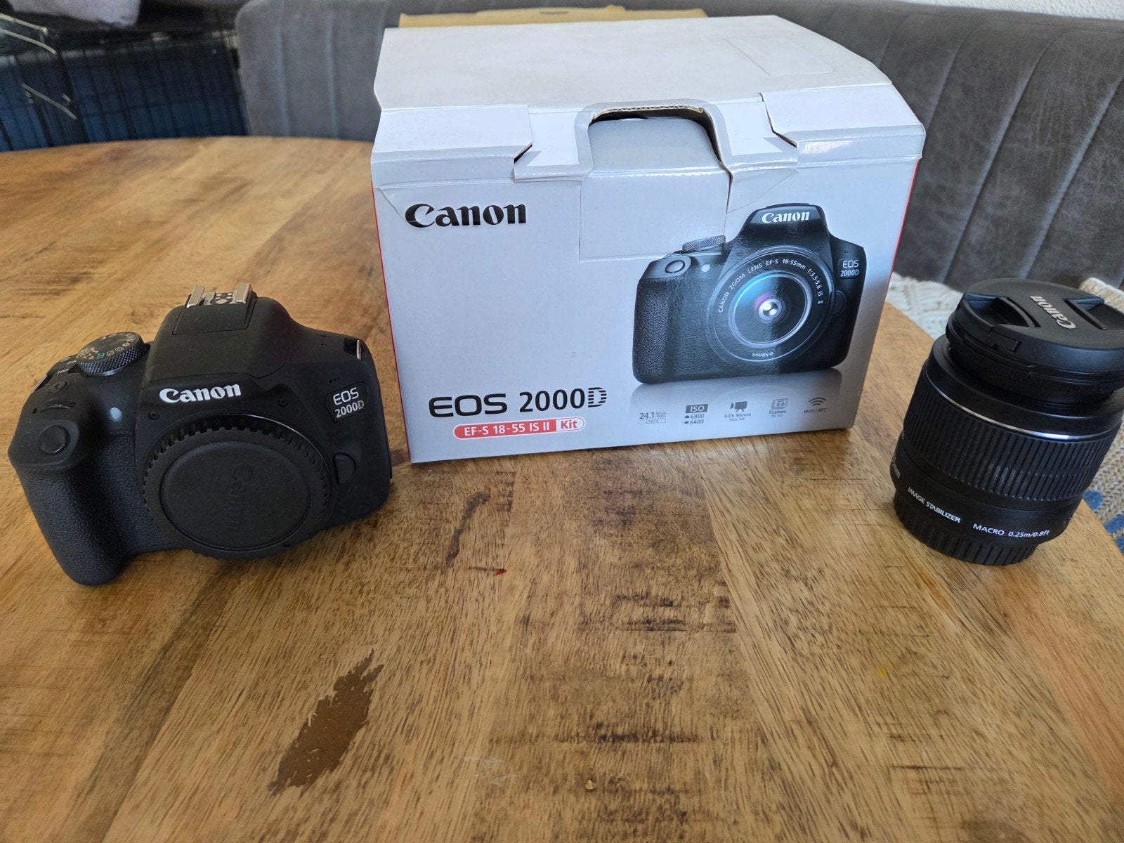 Canon EOS 2000D spiegelreflexcamera met EF-S 18-55 IS II kit, Ophalen, Accu, Canon, Zo goed als nieuw