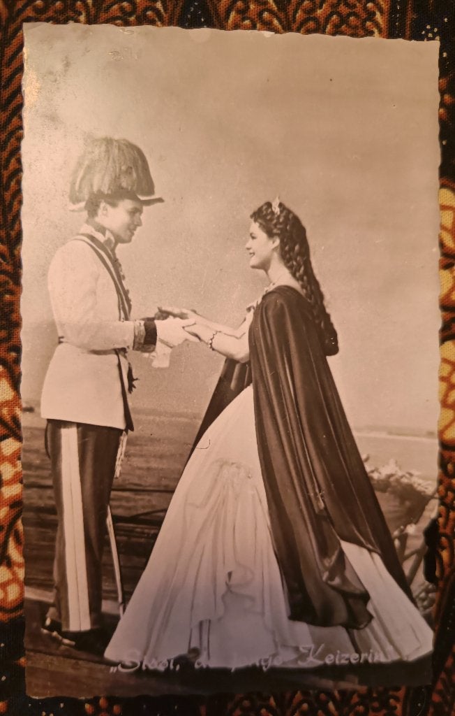 ROMY SCHNEIDER ANSICHTKAART 90 SISI KAART FOTO VINTAGE retro, Verzenden, 1960 tot 1980, Ongelopen, Sterren en Beroemdheden