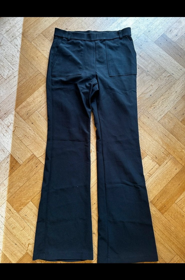 Flaired pantalon Vanilia maat 42, Zwart, Maat 42/44 (L), Ophalen of Verzenden, Zo goed als nieuw
