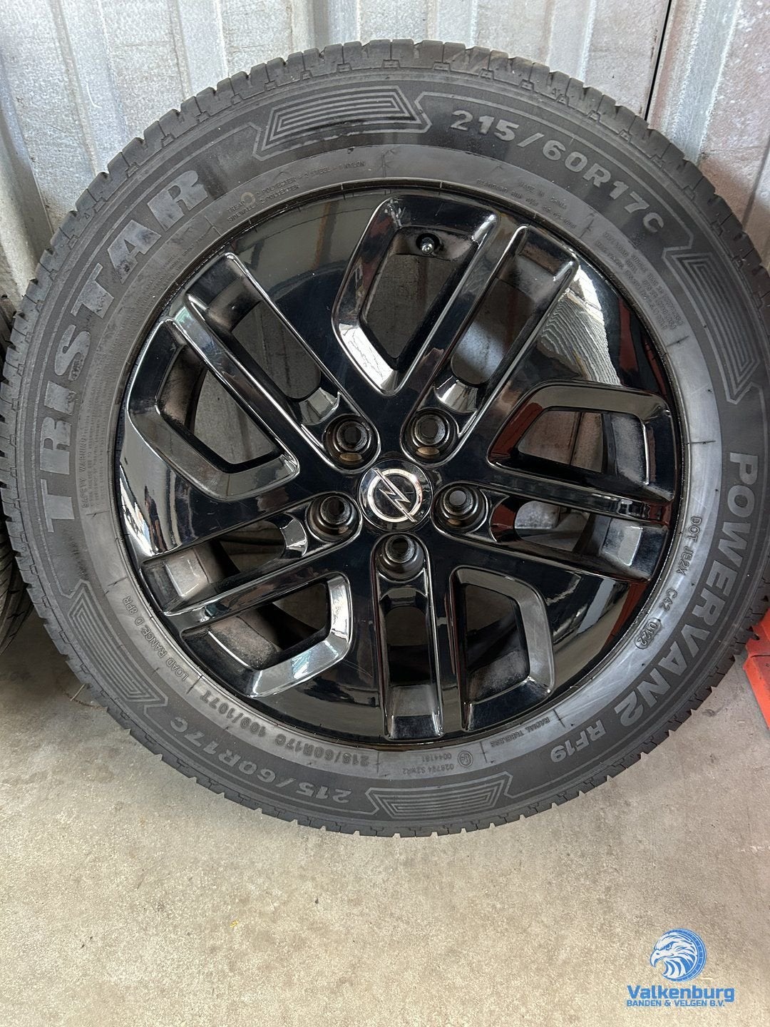 7-8mm! Originele Opel Vivaro 17 inch zwarte velgen 5x114,3 z, -, -, Banden en Velgen, 17 inch
