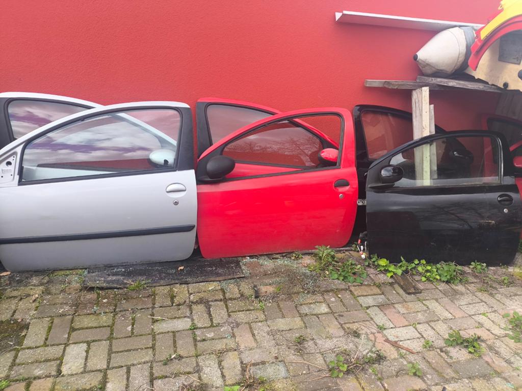 Portieren Rood/Zwart/Geel L+R 3drs C1/ 107 / Aygo 2006-2012, Ophalen of Verzenden, Voor, Peugeot, Deur
