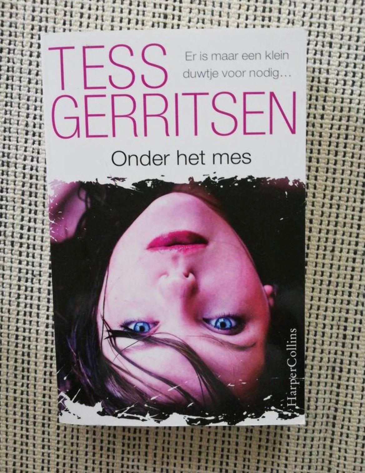Boek Onder het mes - Tess Gerritsen, Boeken, Ophalen of Verzenden, Gelezen