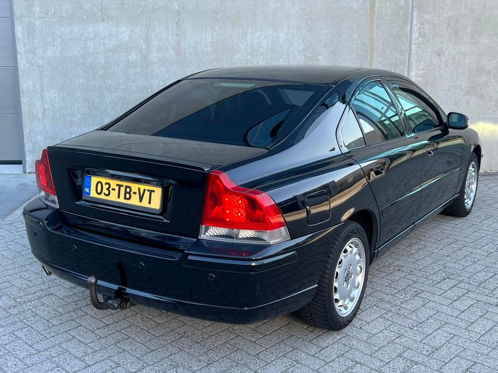 Super nette Zwarte Volvo S60 2.0T Sedan 179PK Automaat/Leer!, Auto's, Volvo, 1984 cc, 179 pk, S60, Zwart