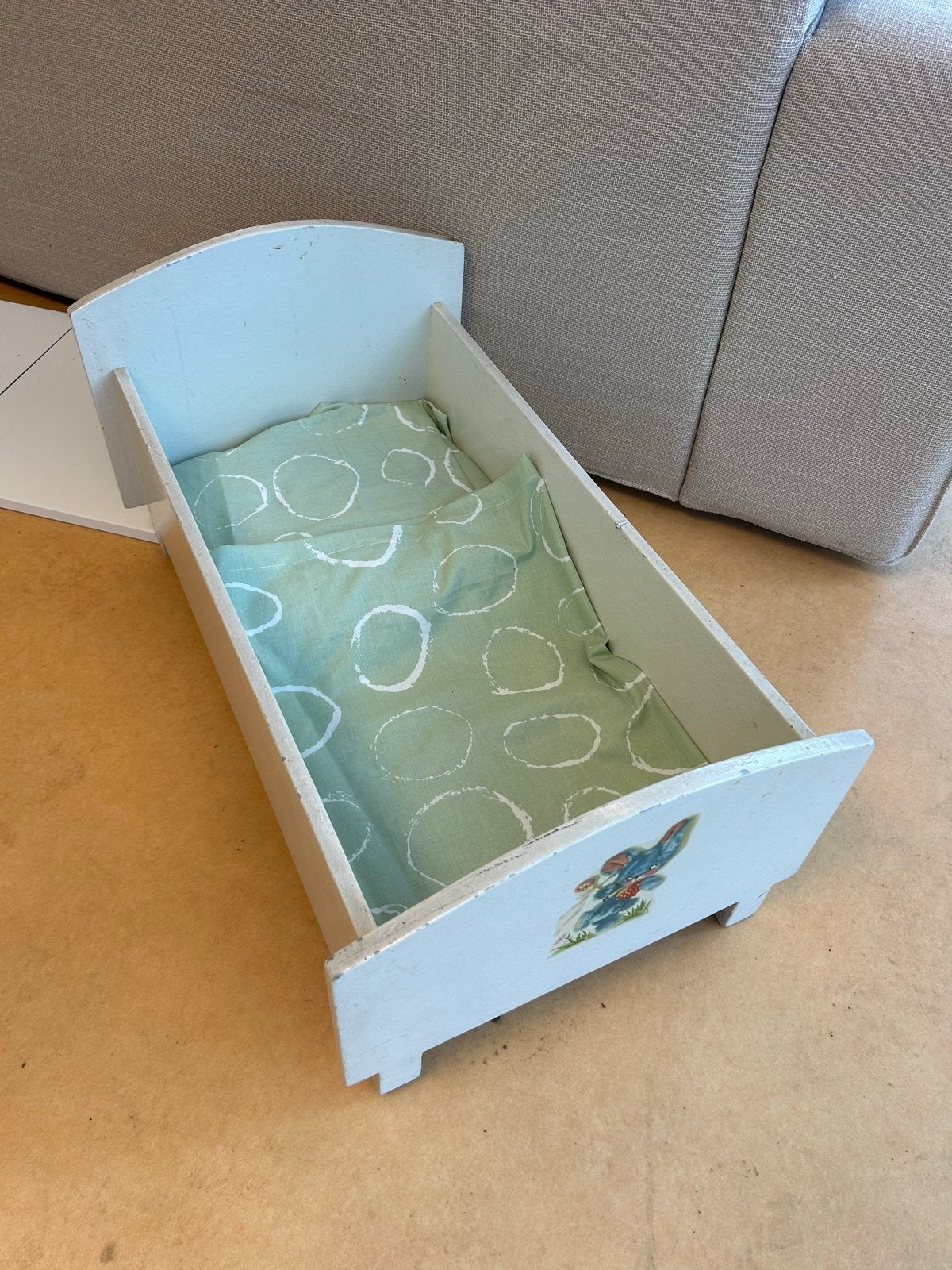 Vintage poppenbedje met konijn decoratie, Ophalen, Gebruikt, Overige typen