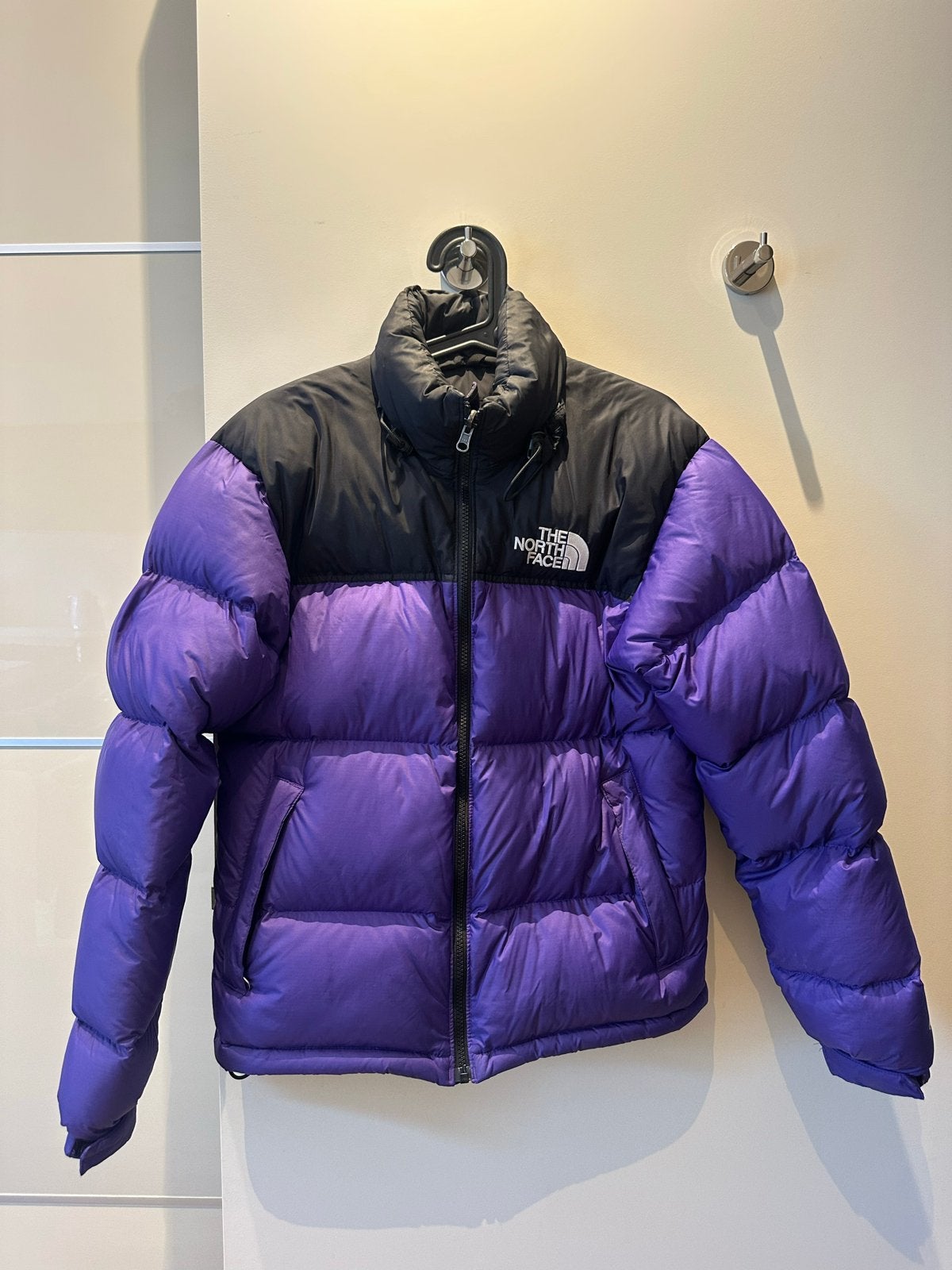 The North Face 700 Puffer Jas Heren - Zwart/Paars - Maat XS, Ophalen of Verzenden, Zo goed als nieuw, Maat 46 (S) of kleiner, Zwart
