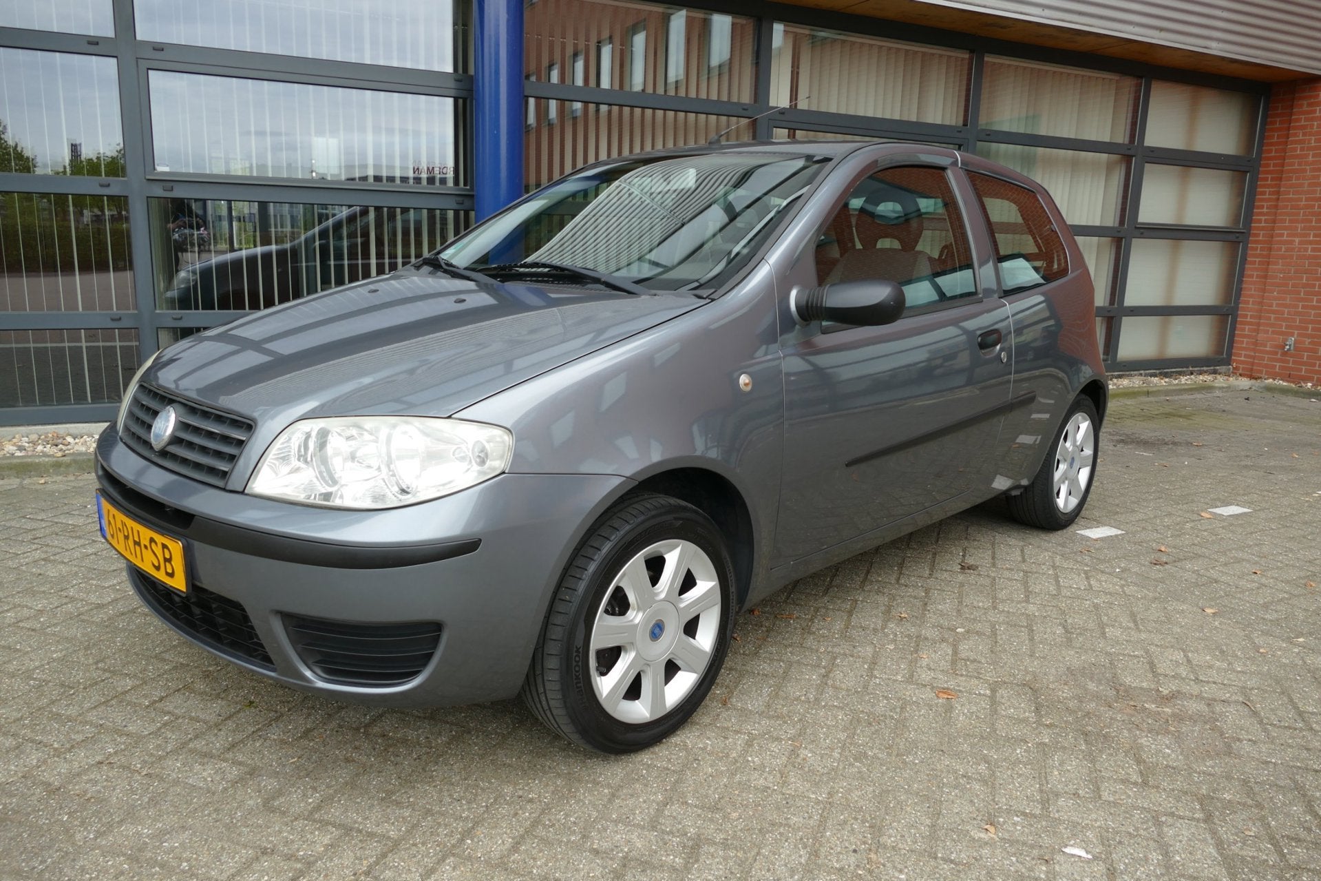 Fiat Punto 1.2 Young Airco Apk 17-04-2027 Stuurbekrachtiging, Auto's, Voorwielaandrijving, Stof, Gebruikt, 4 cilinders