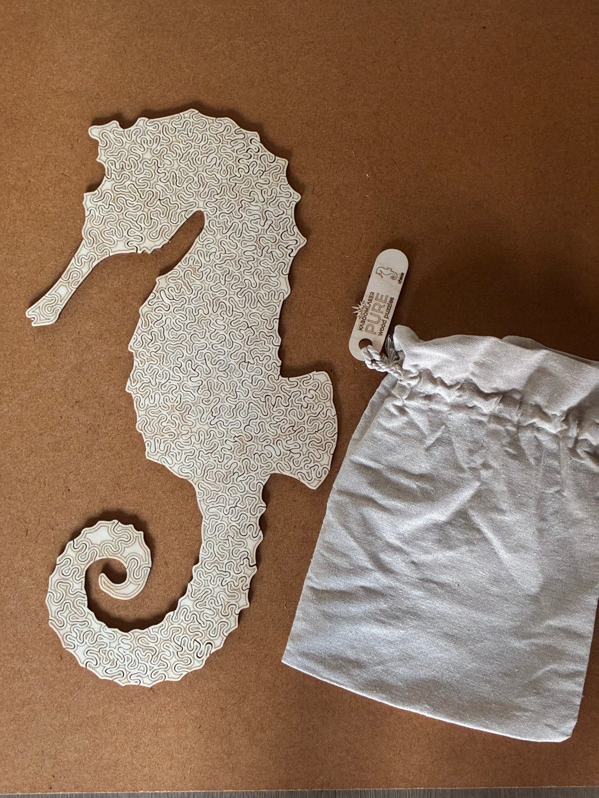 Houten puzzel Zeepaardje - Kaboomlaser Chaos serie, Ophalen of Verzenden, Minder dan 500 stukjes, Zo goed als nieuw, Legpuzzel