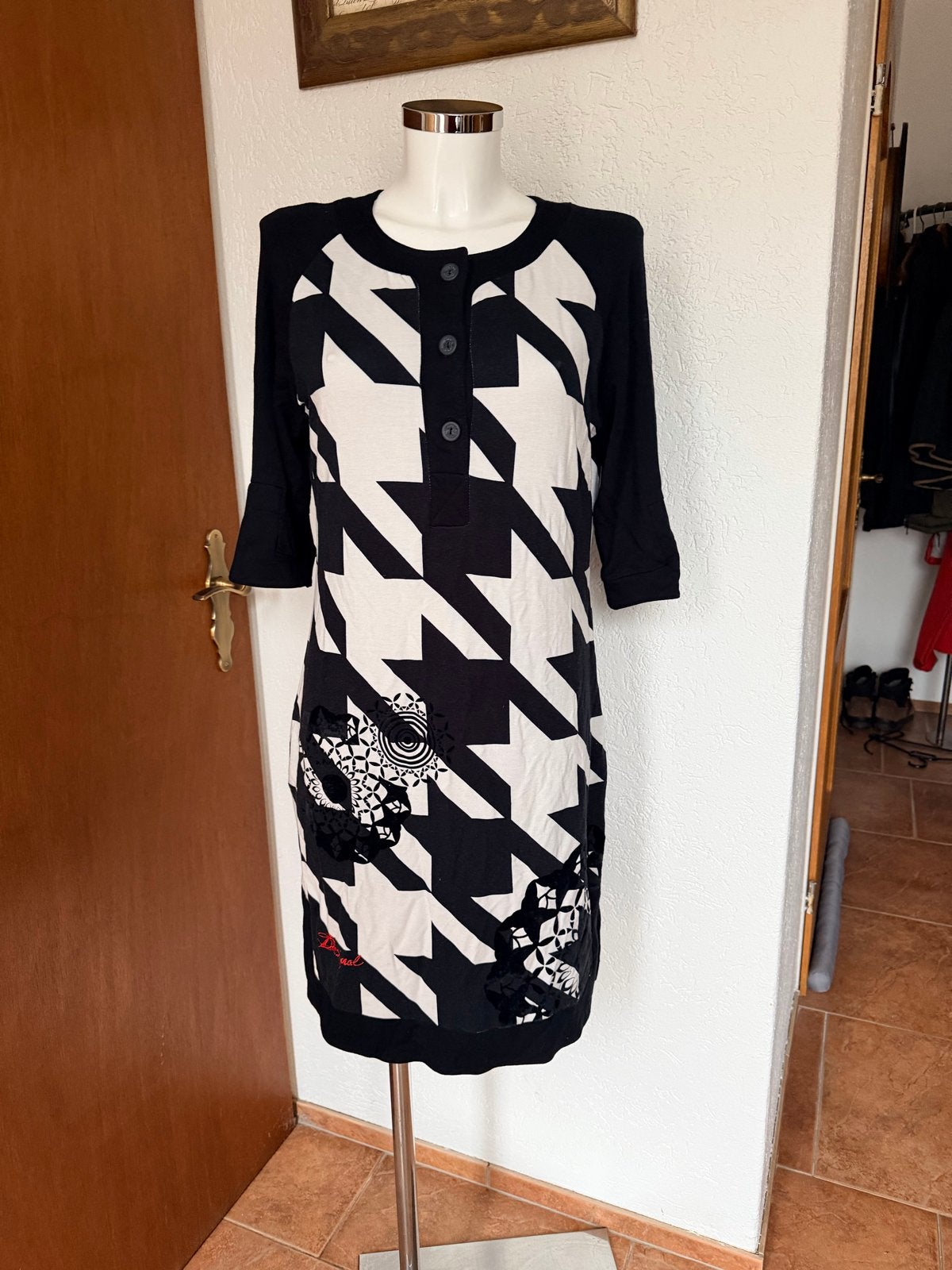 Desigual jurk zwart-wit pied-de-poule patroon, maat M, Maat 38/40 (M), Zwart, Ophalen of Verzenden, Zo goed als nieuw