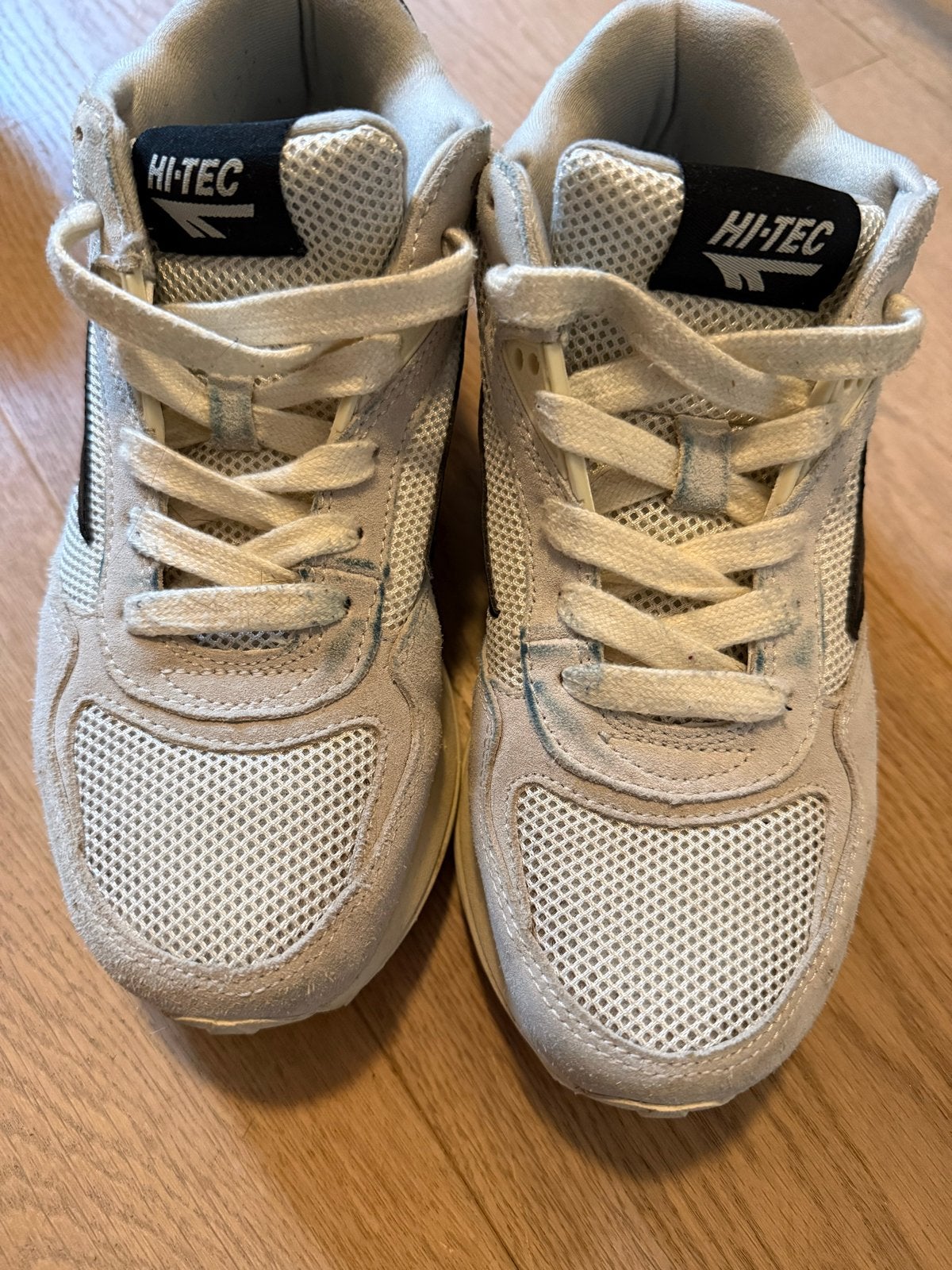 Hi-Tec Sneakers Maat 36 - Lichte Verkleuring, Ophalen of Verzenden, Gedragen, Beige, Sneakers of Gympen