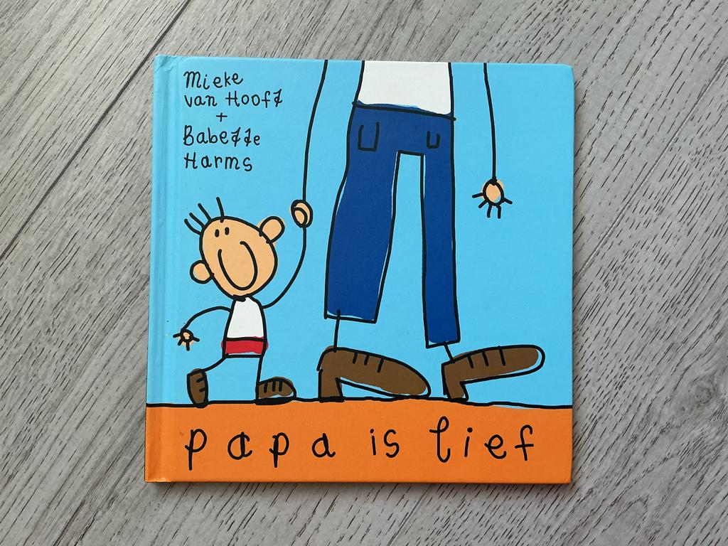 Papa is lief - Mieke van Hooff & Babette Harms, Boeken, Ophalen of Verzenden, Zo goed als nieuw, 2 tot 3 jaar