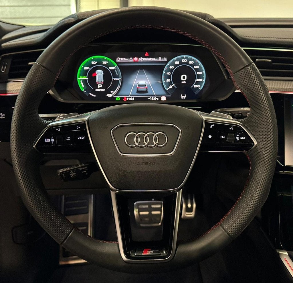 Audi Q8 e-tron S quattro SQ8 115 kWh SQ8 PANO KEYLESS CARBON, Auto's, Audi, Automaat, 2625 kg, Gebruikt, Zwart