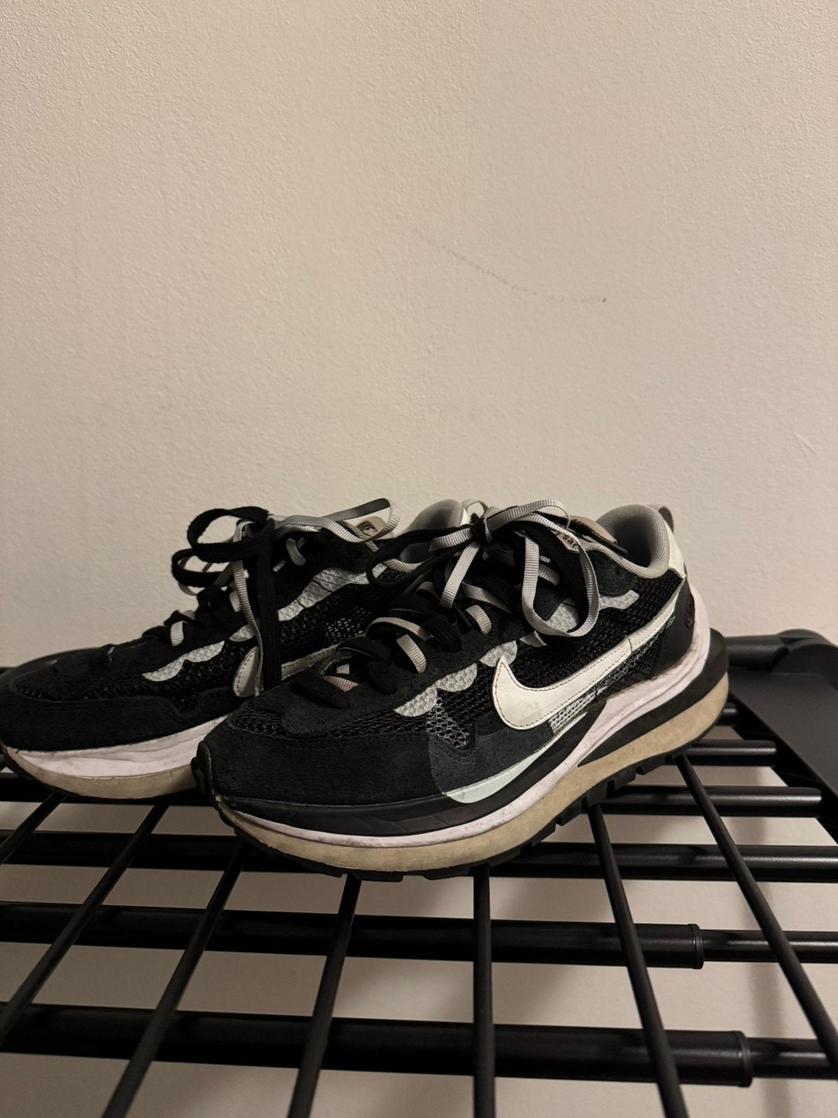 Nike Vaporwaffle Sacai Black White, Kleding | Heren, Schoenen, Verzenden, Zo goed als nieuw, Zwart
